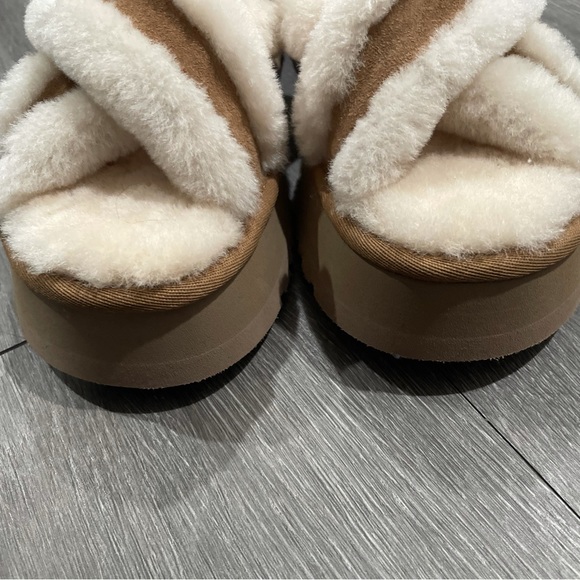 Ugg shoes - Picture 2 of 5